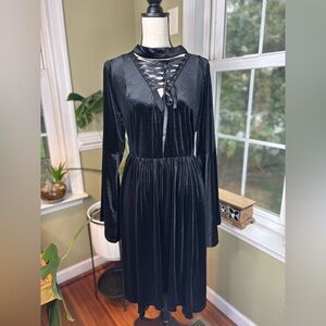 Torrid black NWT whitchigoth dress lace up bell sleeve velvet goth grunge XL